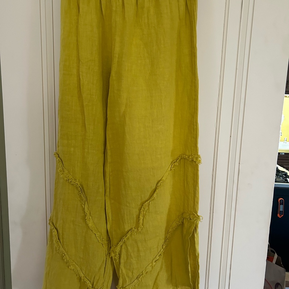 Beautiful 100% Cotton/ gauze material, Wide-Leg Pants in Chartreuse. Size S/M